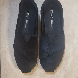 Toms Black Embroidered Women's Slippers